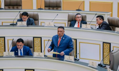 KAJIAN MENYELURUH TANGANI KESESAKAN PERSIMPANGAN JALAN KAMPUNG PANTAI