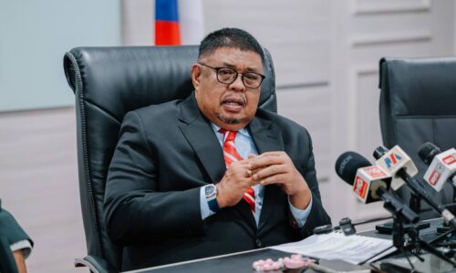 MELAKA BERI BIASISWA ANAK ORANG ASLI CEMERLANG SPM