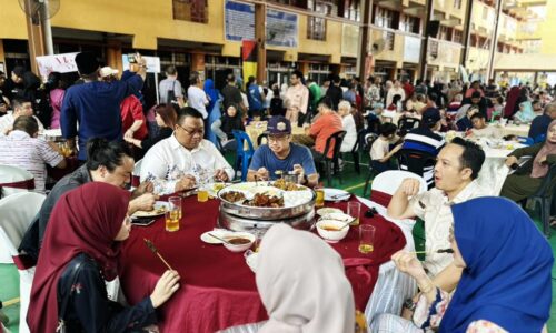 5,000 ‘SERBU’ JAMUAN AIDILFITRI DUN KESIDANG MELAKA SAYANG RAKYAT