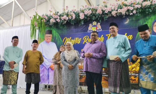 AURA REWANG MERIAHKAN RUMAH TERBUKA AIDILFITRI PANTAI KUNDOR