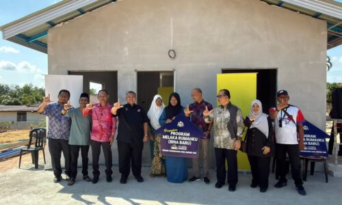 YB ALONG BANTU REALISASIKAN IMPIAN ORANG ASAHAN MILIKI RUMAH