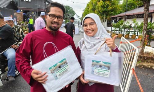 ALHAMDULILLAH REZEKI TUNAI HAJI BERSAMA ISTERI