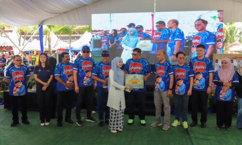 CINTA DINA HADFINA KEPADA KALAM ALLAH