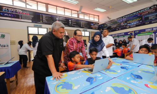 DELIMa: PELAJAR BOLEH BAWA GAJET KE SEKOLAH