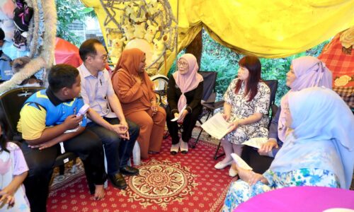 TIMBALAN MENTERI PUJI INISIATIF WRUR SELAMI MASALAH RAKYAT