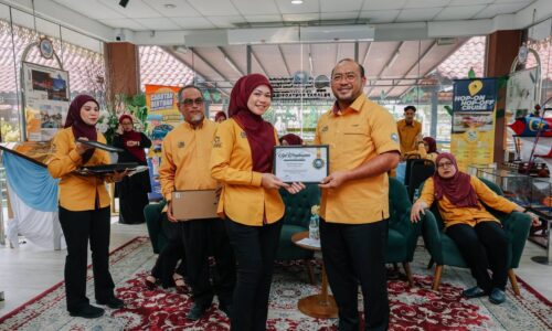 KEJOHANAN GOLF PPSPM PROMOSI ECO CRUISE SUNGAI LINGGI