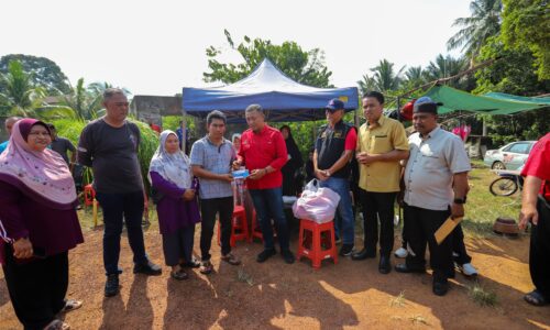 PANGGILAN VIDEO DARI TANAH SUCI BUKTI KETUA MENTERI PRIHATIN NASIB MANGSA KEBAKARAN