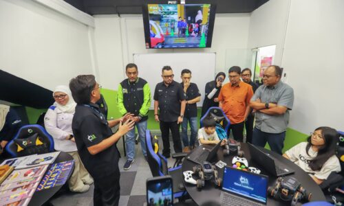 MELAKA PELOPOR PENDIDIKAN DIGITAL SEAWAL USIA MUDA