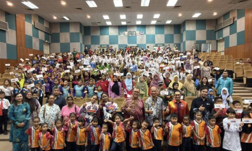 BANTUAN PERSEKOLAHAN NYALAKAN SEMANGAT 241 ANAK ORANG ASLI JASIN