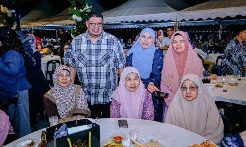 KETUA MENTERI UCAP SELAMAT HARI GURU KEPADA SEMUA WARGA PENDIDIK