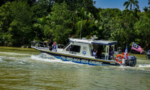 PELAYARAN INDAH DENGAN MELAKA SEA CRUISE