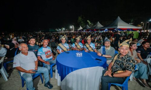 10,000 GEGAR PANTAI KLEBANG