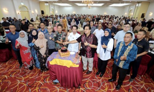 34 SEKOLAH PARLIMEN HANG TUAH JAYA TERIMA RM127,000 NAIK TARAF PRASARANA