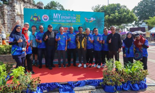 MELAKA CETUS GELOMBANG MUSIM CUTI SEKOLAH