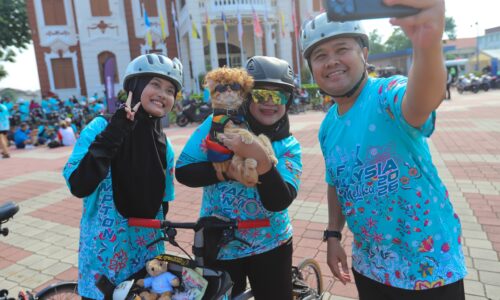 ‘KING OYEN’ SERONOK BONCENG BASIKAL