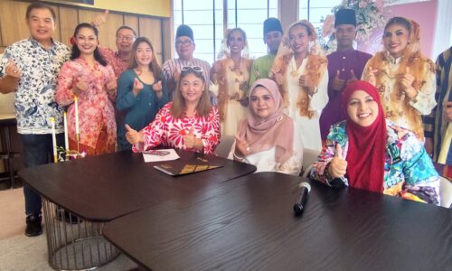 TEATER AMAL: MANEK SULAMKAN SI-AYER MATA, INISIATIF BISTARI SOKONG PRODUK SENI MELAKA