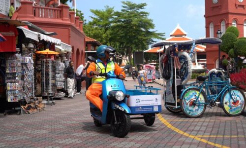 SWM GUNA MOTOSIKAL KABIN SISI EV UNTUK OPERASI PEMBERSIHAN