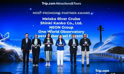 MELAKA RIVER CRUISE TERIMA ANUGERAH GLOBAL DI SHANGHAI
