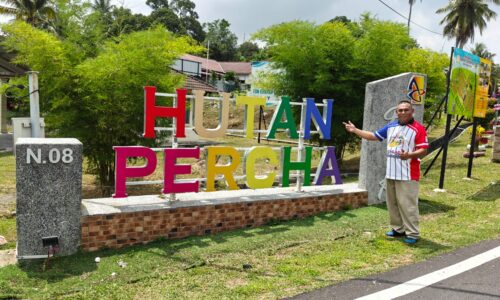 FELDA HUTAN PERCHA MENAWAN DUNIA