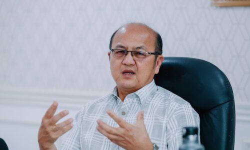 WARISI KEPIMPINAN BAPA, DARI USAHAWAN JADI WAKIL RAKYAT