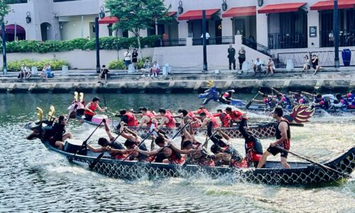 RENTAK PERAHU NAGA SERLAH MAGIS SUNGAI MELAKA