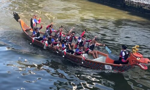 115 PASUKAN BERENTAP REBUT KEJUARAAN PERLUMBAAN PERAHU NAGA MELAKA 2026