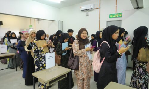 KEUNIKAN MELAKA ‘PIKAT’ PELAJAR SAMBUNG PENGAJIAN DI UNIMEL