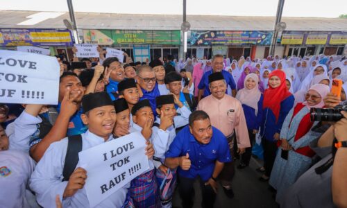 KECEMERLANGAN ANAK MELAKA BUKAN KEBETULAN, TETAPI HASIL KOMITMEN KERAJAAN NEGERI PERKASA ASPEK PENDIDIKAN