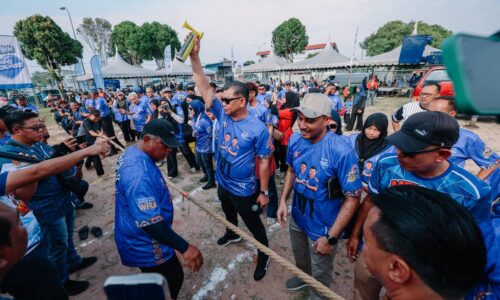 WRUR TELOK MAS: CABUTAN LEMBU, KAMBING MOTOSIKAL MENANTI PENGUNJUNG BERTUAH
