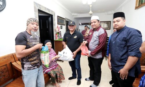 NORLINA BERSYUKUR MAIM SENTIASA MEMBANTU