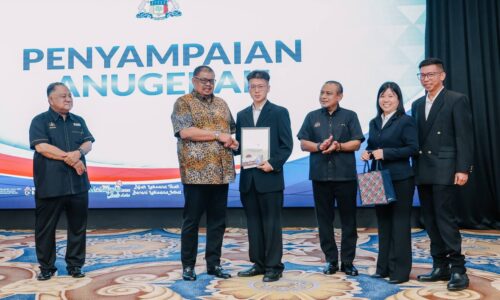 MELAKA KEKALKAN MOMENTUM KECEMERLANGAN PADA STPM 2025
