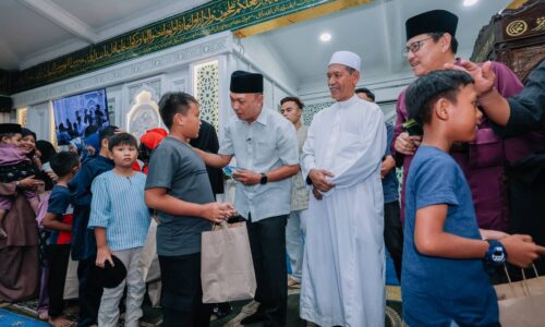 213 ANAK YATIM PARLIMEN ALOR GAJAH DIRAIKAN SEMPENA HARI ASYURA