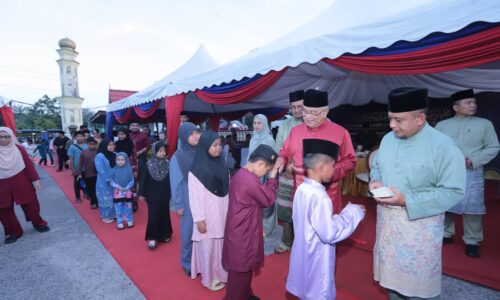 TUN DR. MOHD ALI RAI 50 ANAK YATIM DUN RIM SEMPENA HARI ASYURA