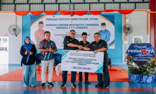 360 CALON SPM MELAKA NIKMATI TUISYEN MATEMATIK TAMBAHAN PERCUMA