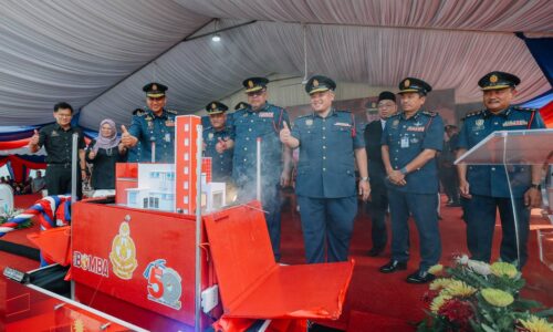 MELAKA MOHON TIGA BALAI BOMBA BAHARU