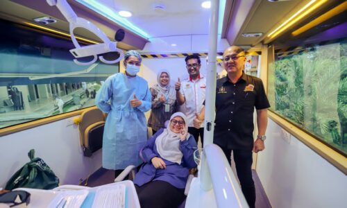 PERKHIDMATAN KLINIK PERGIGIAN BERGERAK JADIKAN SENYUMAN LEBIH BERSERI