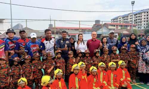 SEMANGAT WRUR PERKUKUH PERPADUAN KOMUNITI