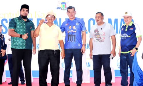 MEDIPULIH SUMBANG 500 KAD RAHMAH BLOOM MEKAR KEPADA WARGA DUN TELOK MAS