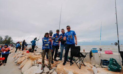 1,000 BERENTAP BURU GELARAN RAJA JORAN CRYSTAL BAY