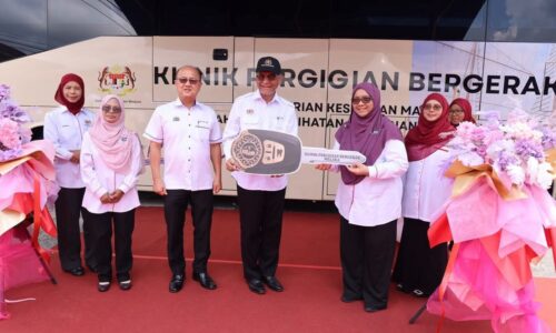 MELAKA TERIMA KLINIK PERGIGIAN BERGERAK BERNILAI RM1.6 JUTA