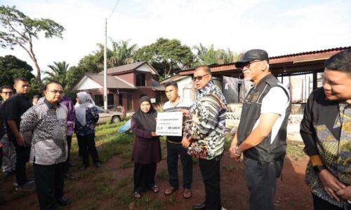 RUMAH BAHARU MANGSA KEBAKARAN DIJANGKA SIAP DALAM TEMPOH SEBULAN