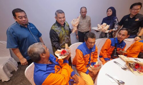 PETUGAS PEMBERSIHAN PERKUKUH DAYA TARIKAN PELANCONGAN MELAKA