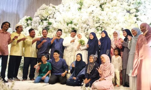 NUR JASMINE TEMUI ISLAM MELALUI KASIH IBU ANGKAT