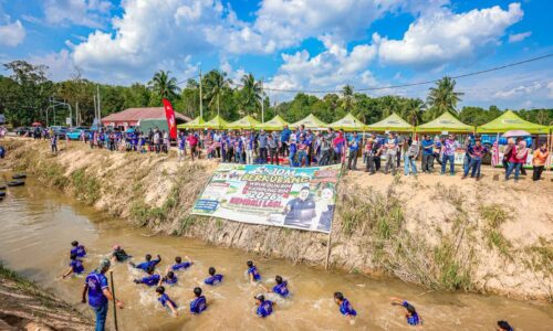 MELAKA SATU-SATUNYA NEGERI WAKIL RAKYAT TURUN PADANG SETIAP HARI