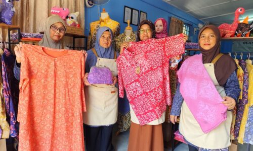 BATIK ‘CLAY’ PRODUK KEBANGGAAN RIM