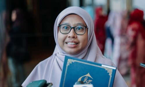 ANUGERAH PRESTASI CEMERLANG SUNTIK SEMANGAT GURU MUDA JAIM TERUS TABUR BAKTI