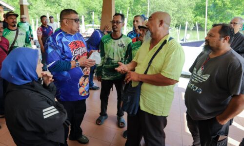 RUMAH NGAJI, KOMUNITI NELAYAN TERIMA LIMPAHAN NIKMAT JELAJAH KETUA MENTERI SAYANG RAKYAT