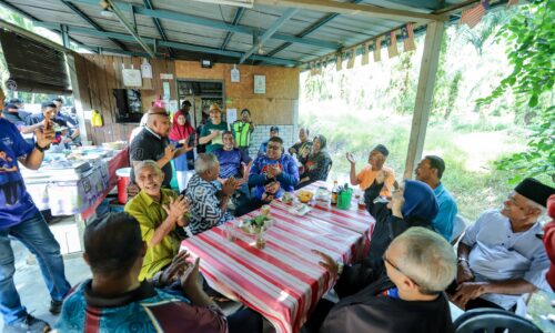 JELAJAH KETUA MENTERI SAYANG RAKYAT TERJEMAH PERANAN AB RAUF SEBAGAI ‘ADIWIRA’ RAKYAT