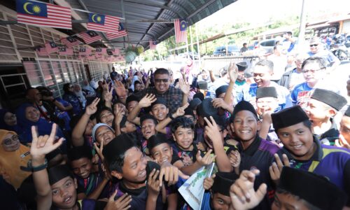 ANAK MUDA HINGGA WARGA EMAS BEMBAN TERIMA NIKMAT JELAJAH KETUA MENTERI SAYANG RAKYAT