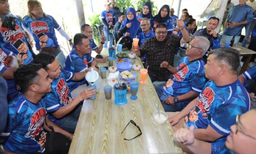 RAKYAT BEMBAN HARGAI KASIH SAYANG KETUA MENTERI